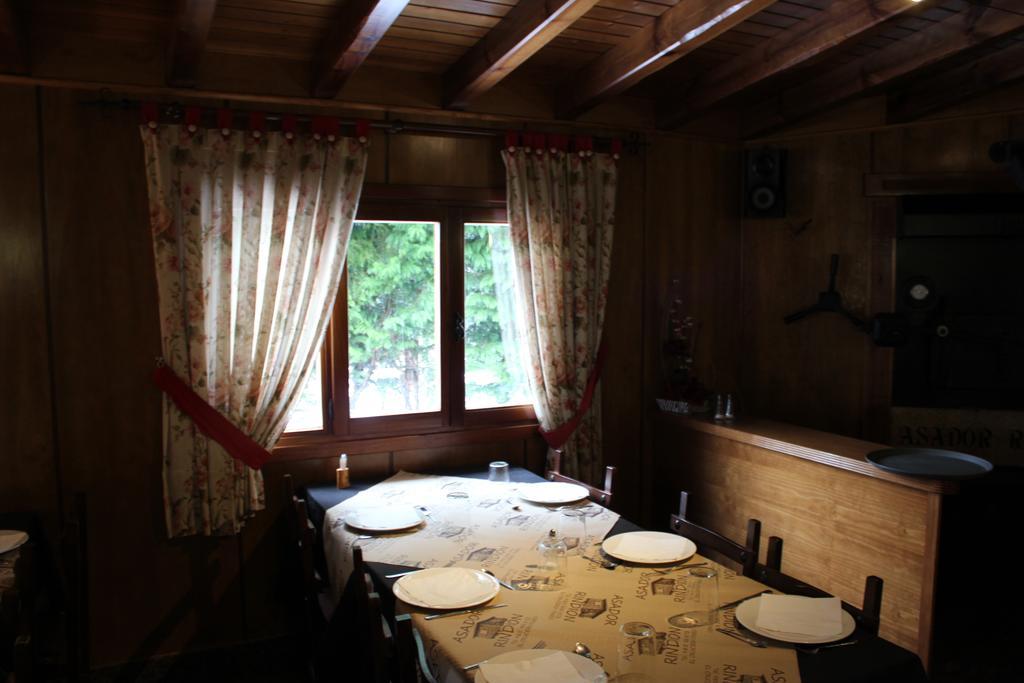 Hotel Asador Rindion Тинео Екстериор снимка
