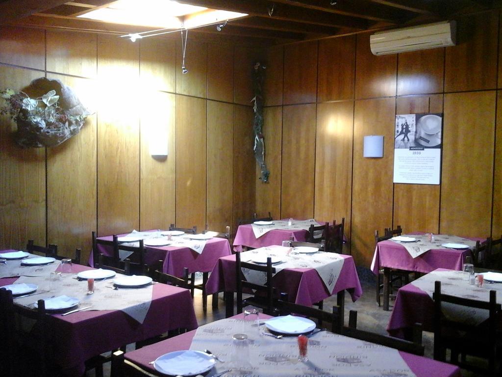 Hotel Asador Rindion Тинео Екстериор снимка